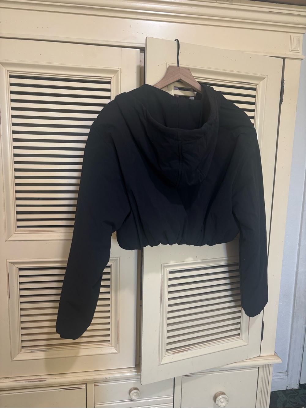 ALO Yoga Women's Black Hooded Bomber Jacket - Picture 6 of 6
